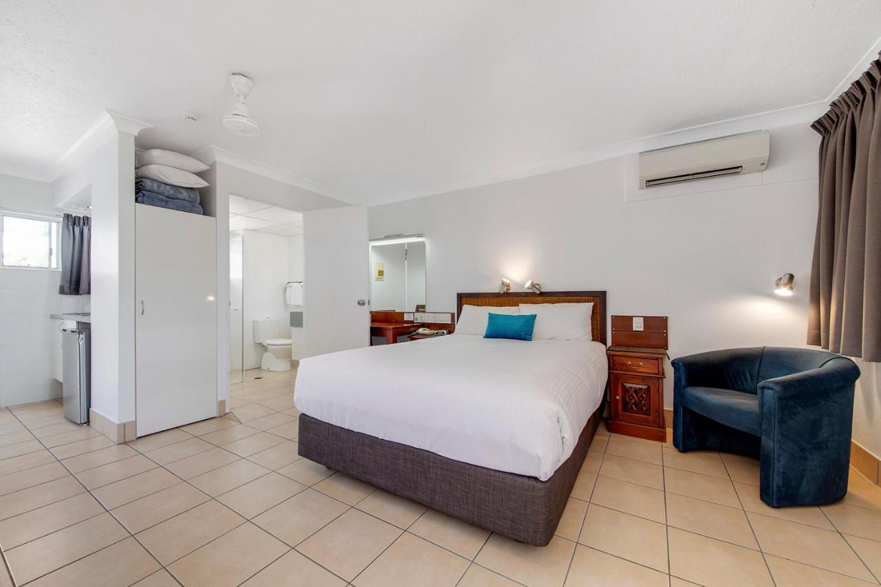 Endeavour Inn Emu Park Extérieur photo