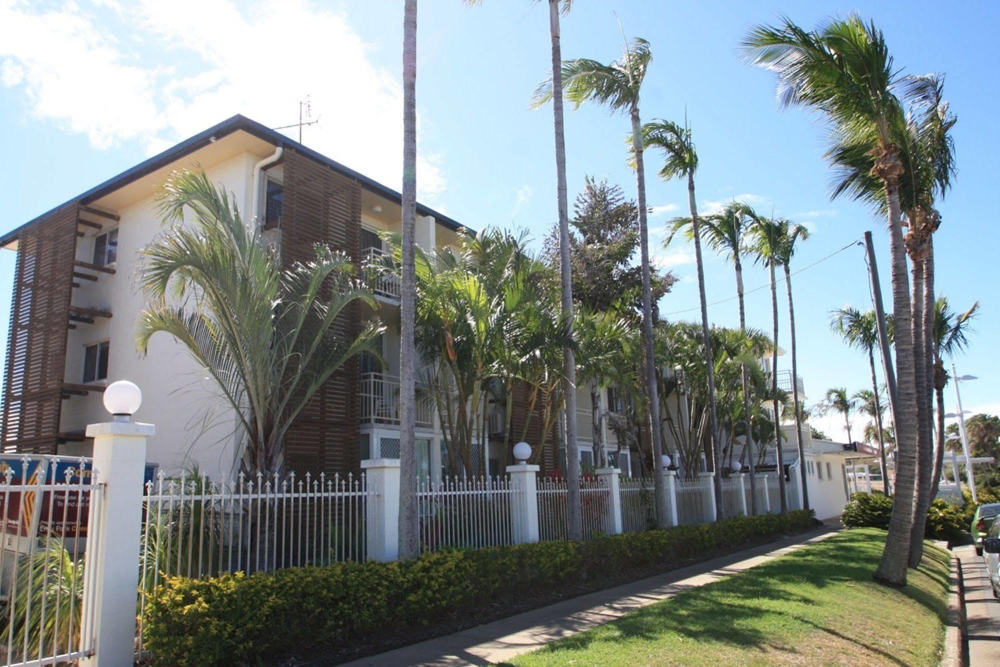 Endeavour Inn Emu Park Extérieur photo