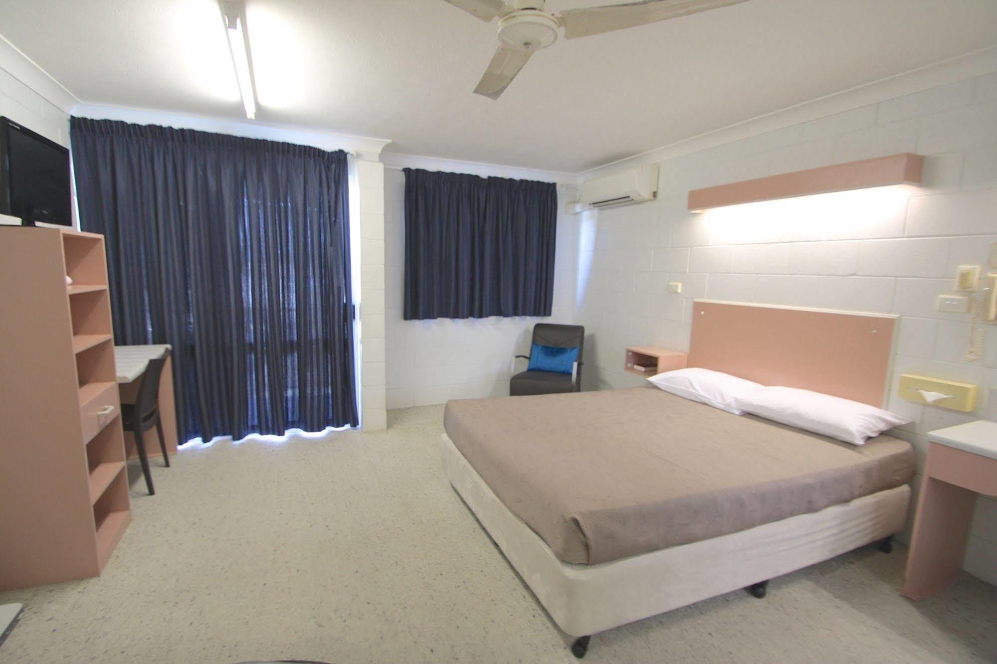 Endeavour Inn Emu Park Extérieur photo