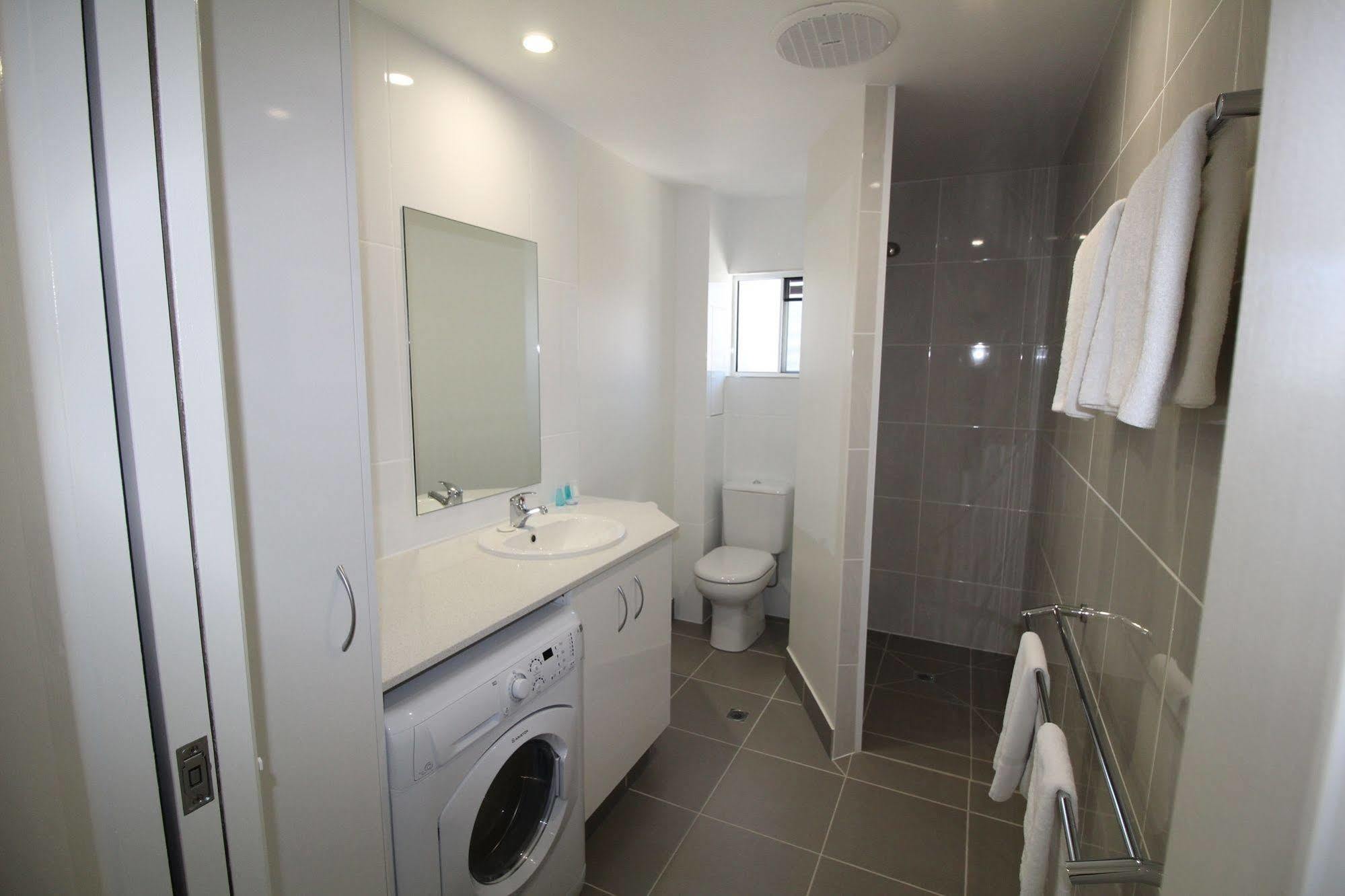 Endeavour Inn Emu Park Extérieur photo