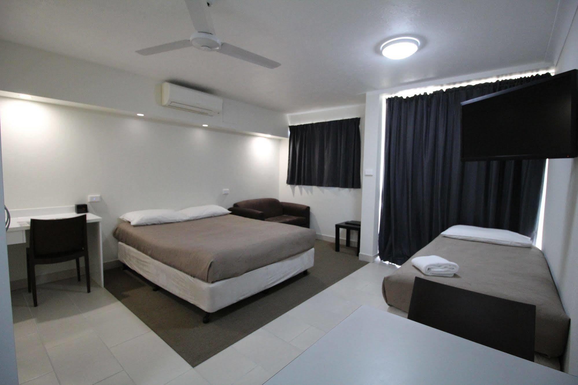Endeavour Inn Emu Park Extérieur photo